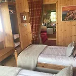 Cosy Countryside Log