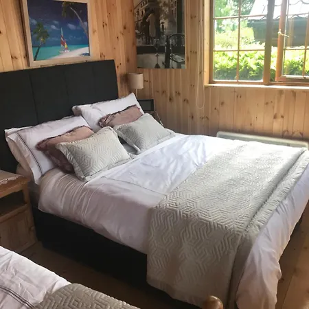 Cosy Countryside Log *